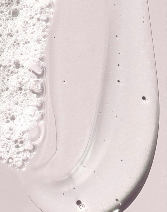 Organist with Camellia + Collagen Volumizing Shampoo